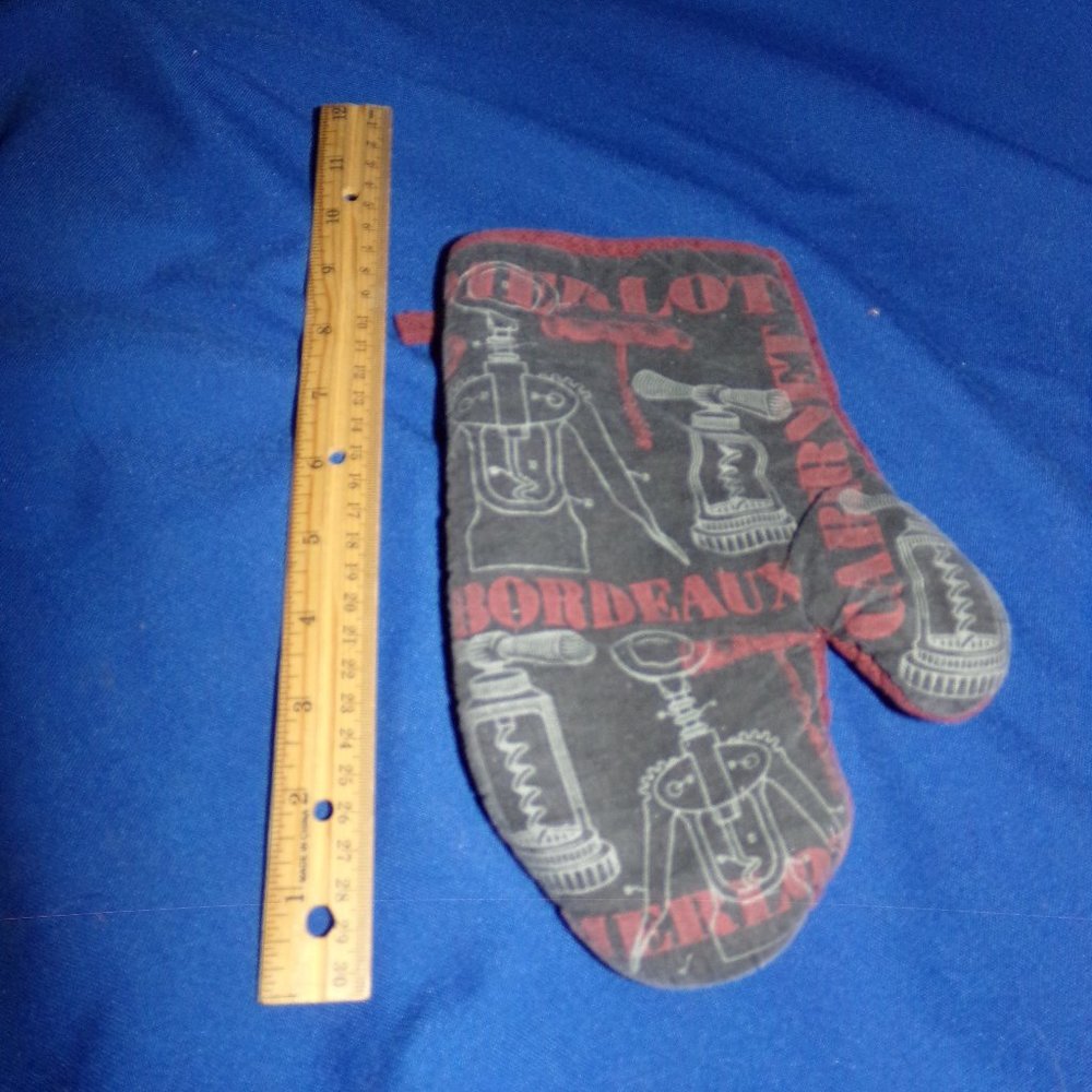 Vintage Wine Theme Right Hand Oven Mitt - Smaller Size